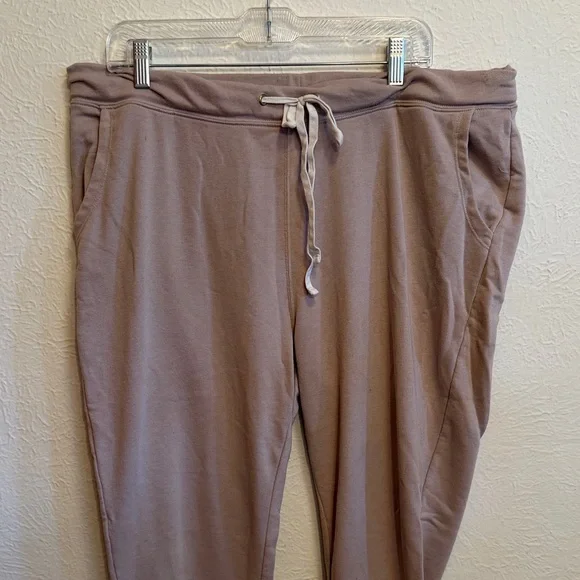 🏃‍♀️🏃‍♀️🏃‍♀️3 for 12$🏃‍♀️🏃‍♀️🏃‍♀️Old Navy Tan Joggers-XL - Picture 2 of 9